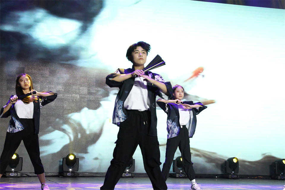 464c54d8b5f34878b40d4b947e1d4611.jpg ???.jpg